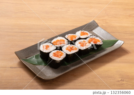 サーモン中巻き（サーモントラウト） 132356060