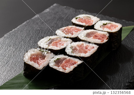 マグロ中巻き 132356568