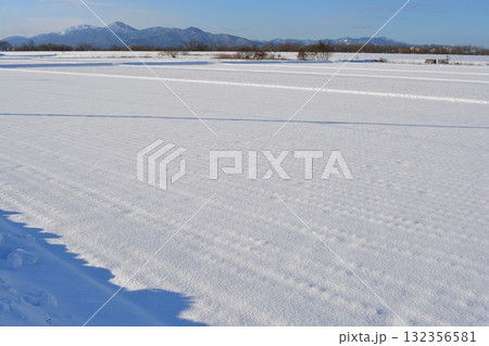 雪国の田園風景 山形県庄内 雪国の田園風景 山形県庄内 132356581