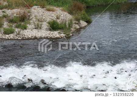 川の流れ 魚道 川の流れ 魚道 132358220
