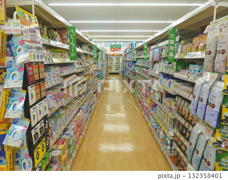 ドラッグストア店内07 ドラッグストア店内07 132358401