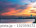 山崎川河口より夕焼けの名古屋港ガーデンふ頭を望む 132359172