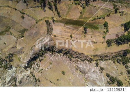 Panoramic view of the mountainous landscape of Ayacucho. 132359214