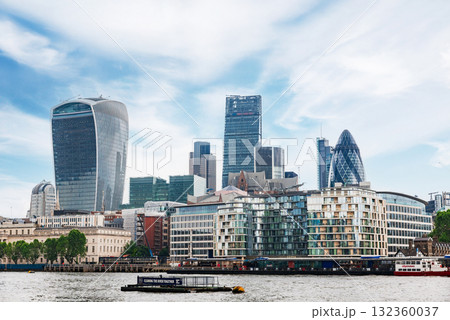 イギリスの金融センター　シティ・オブ・ロンドン 132360037