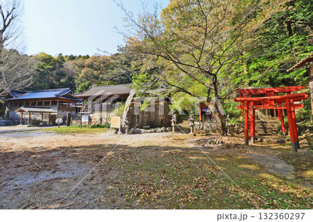 福岡県田川郡の香春神社境内 132360297