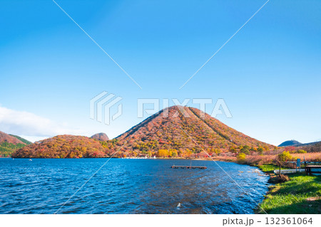榛名山・榛名湖・榛名富士（秋） 132361064