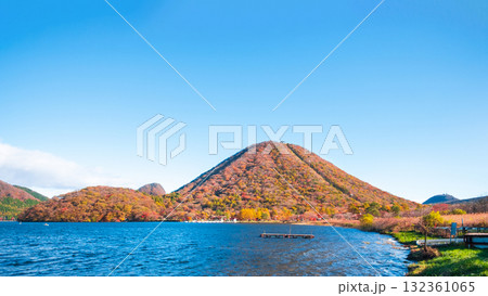 榛名山・榛名湖・榛名富士（秋） 132361065