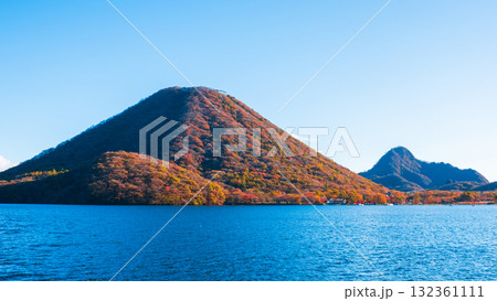 榛名山・榛名湖・榛名富士・榛名旭岳（秋） 132361111