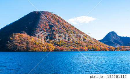 榛名山・榛名湖・榛名富士・榛名旭岳（秋） 132361115