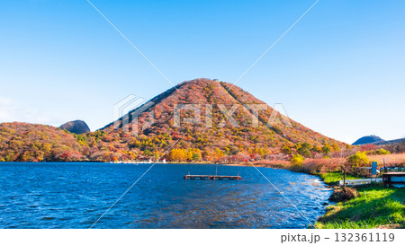 榛名山・榛名湖・榛名富士（秋） 132361119