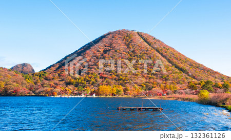 榛名山・榛名湖・榛名富士（秋） 132361126