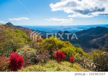 秋の榛名山：榛名富士から高崎方面の眺め 132361337