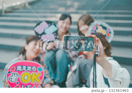 supporting my fave 132361463