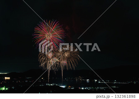 浜松市の三ヶ日花火大会の風景(静岡県) 浜松市の三ヶ日花火大会の風景(静岡県) 132361898