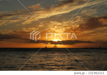 ワイキキの夕暮れ 132362321