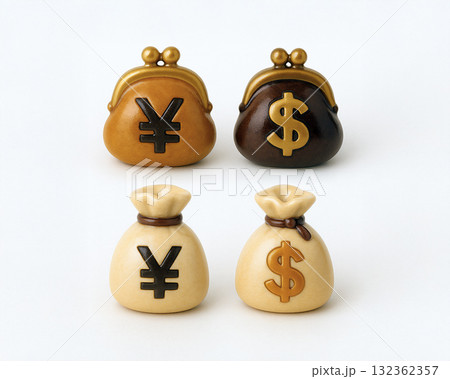 ￥マークと＄マークの入った、がま口財布と袋のアイコンセット 132362357
