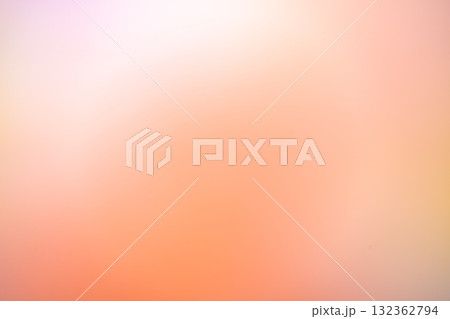 オレンジとピンクの柔らかなグラデーション背景 132362794