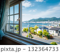 窓から見える絶景の風景、海、山、街並み、爽やかな青空 132364733