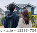 新築のマイホームを夢見るカップル、未来への希望、家,住宅 132364734