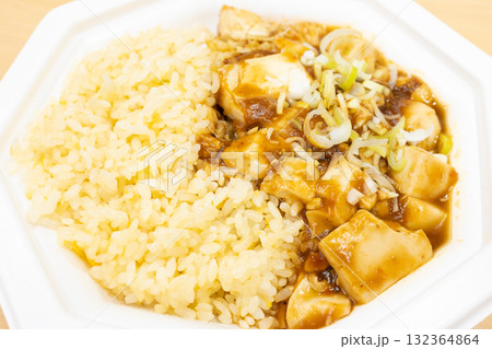 おいしい麻婆炒飯弁当 132364864