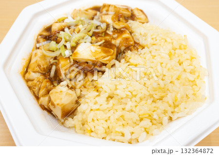 おいしい麻婆炒飯弁当 132364872