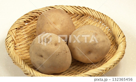 旬のじゃがいも|煮物や揚げ物に使える万能食材 旬のじゃがいも|煮物や揚げ物に使える万能食材 132365456