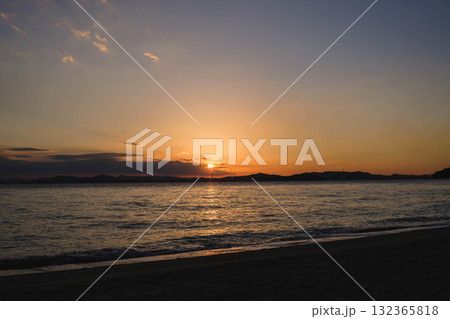 [渋川海岸]美しい夕日が印象的な海岸の風景 132365818