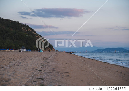 [渋川海岸]美しい夕日が印象的な海岸の風景 132365825
