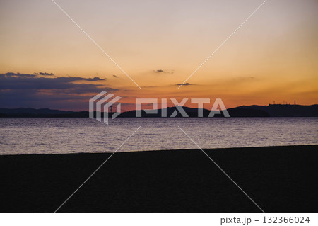 [渋川海岸]美しい夕日が印象的な海岸の風景 132366024