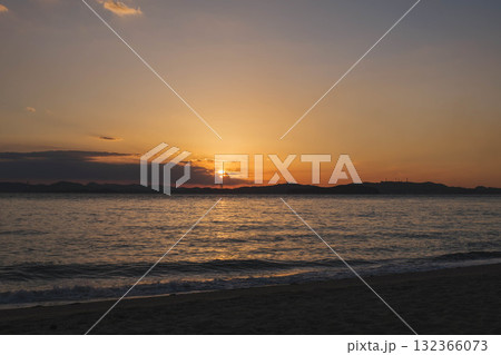 [渋川海岸]美しい夕日が印象的な海岸の風景 132366073