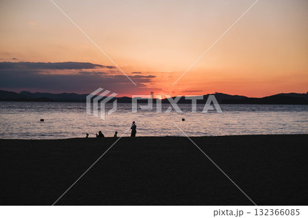 [渋川海岸]美しい夕日が印象的な海岸の風景 132366085