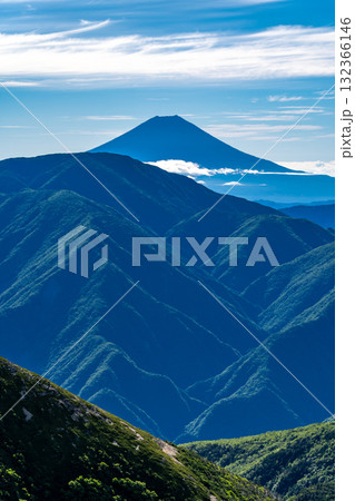 小聖岳山頂から見る富士山 南アルプス聖岳と兎岳登山 小聖岳山頂から見る富士山 南アルプス聖岳と兎岳登山 132366146