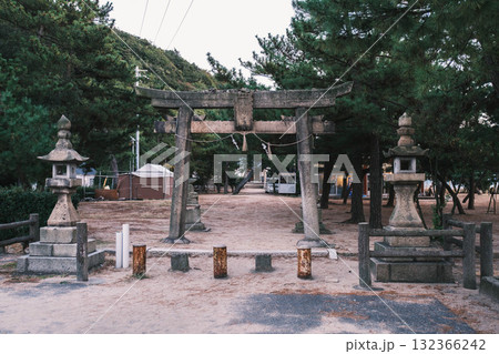 [渋川海岸]海岸沿いに佇む歴史深い神社 132366242