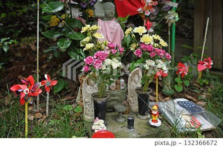 森の小径のお地蔵さん 132366672