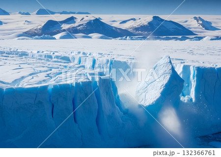 温暖化による巨大氷河の崩落 温暖化による巨大氷河の崩落 132366761