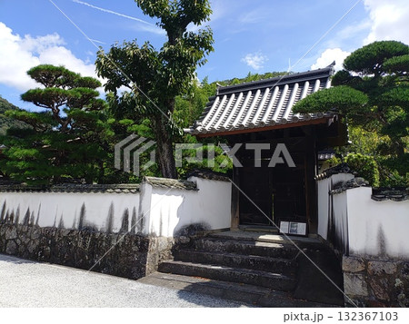 岡山県高梁市,備中高梁駅近くの古い町並み 132367103