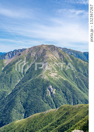 聖岳（前聖岳）の山頂から見る赤石岳　南アルプス聖岳と兎岳登山 132367267