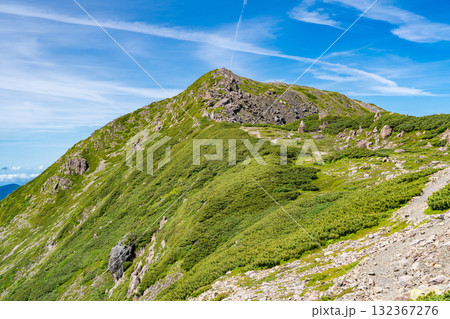 奥聖岳から見る前聖岳の山頂　南アルプス聖岳と兎岳登山 132367276