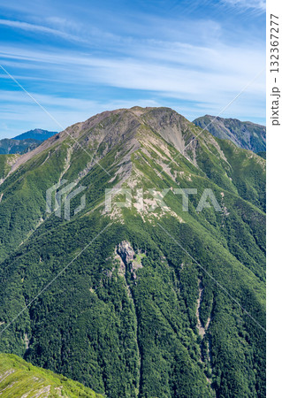 奥聖岳の山頂から見る赤石岳　南アルプス聖岳と兎岳登山 132367277