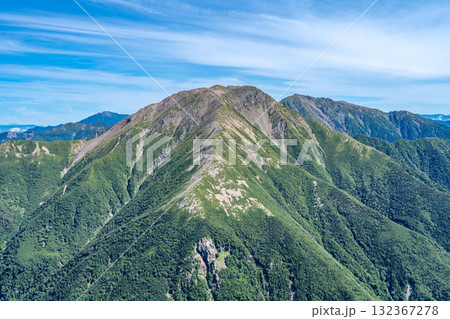 奥聖岳の山頂から見る赤石岳　南アルプス聖岳と兎岳登山 132367278