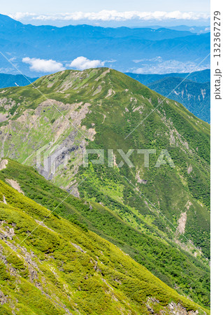 奥聖岳の山頂から見る兎岳　南アルプス聖岳と兎岳登山 132367279