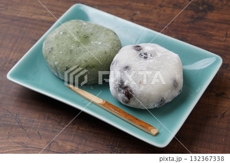 よもぎ大福餅と豆大福餅 よもぎ大福餅と豆大福餅 132367338