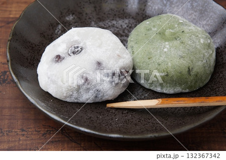 よもぎ大福餅と豆大福餅 132367342