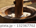 年末の餅つき 132367702