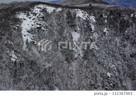 厳寒期の御在所の峠では、強風が吹き荒れた翌日に樹氷が見られます。 厳寒期の御在所の峠では、強風が吹き荒れた翌日に樹氷が見られます。 132367865