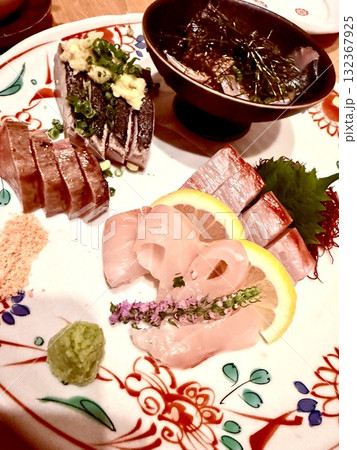旬魚の刺身盛り合わせ|Assorted Seasonal Sashimi 旬魚の刺身盛り合わせ|Assorted Seasonal Sashimi 132367925