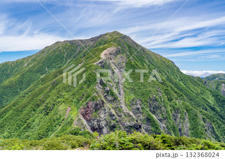 兎岳の登山道から見る前聖岳と聖岳大崩落　南アルプス聖岳と兎岳登山 132368024
