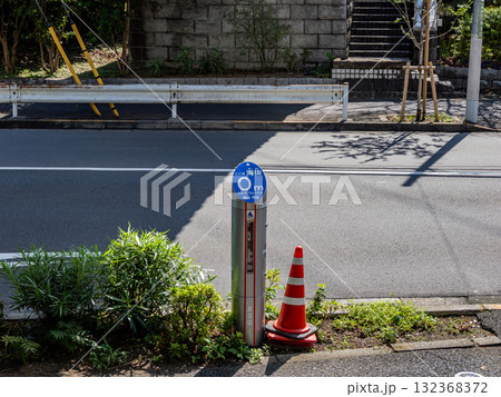 歩道上に設置された「海抜0m」を示す標識(東京都足立区) 歩道上に設置された「海抜0m」を示す標識(東京都足立区) 132368372