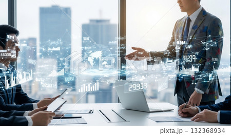 ミーティングするビジネスパーソン・デジタルオーバーレイ ミーティングするビジネスパーソン・デジタルオーバーレイ 132368934