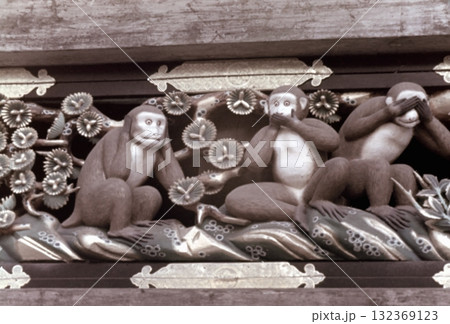 古写真 1956年 日光東照宮 神厩舎の三猿 古写真 1956年 日光東照宮 神厩舎の三猿 132369123